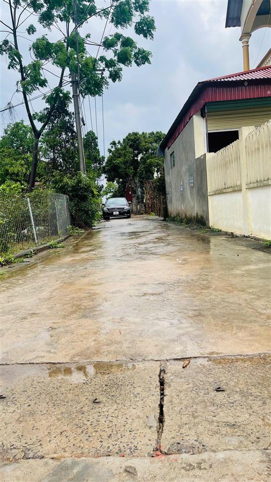 Quá rẻ và đẹp để đầu tư chia lô. bán nhanh đất mễ sở văn giang hưng yên. ngõ thông ô tô. 32tr/m2