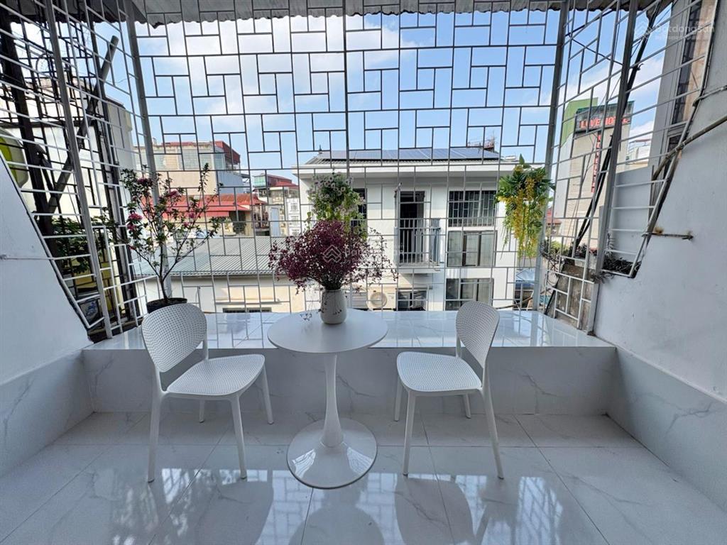 Hiếm  lô góc 2 mặt thoáng khu vực nguyễn trãi  20m ra ô tô  nhà đẹp ở luôn