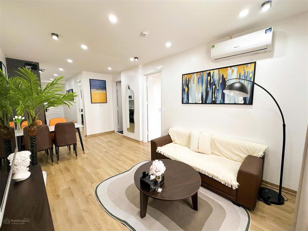 Căn hộ 2 ngủ 1 khách 2wc mặt phố giảng võ  gần hồ giảng võ, ga cát linh, full nội thất