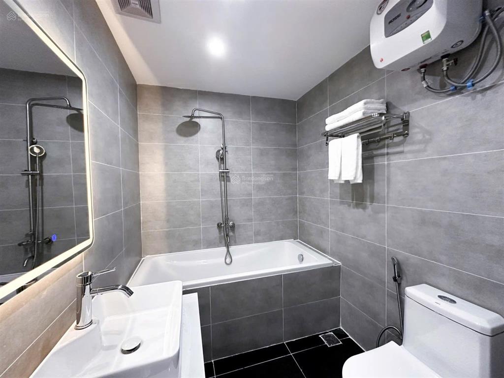 Căn hộ 2 ngủ 1 khách 2wc mặt phố giảng võ  gần hồ giảng võ, ga cát linh, full nội thất