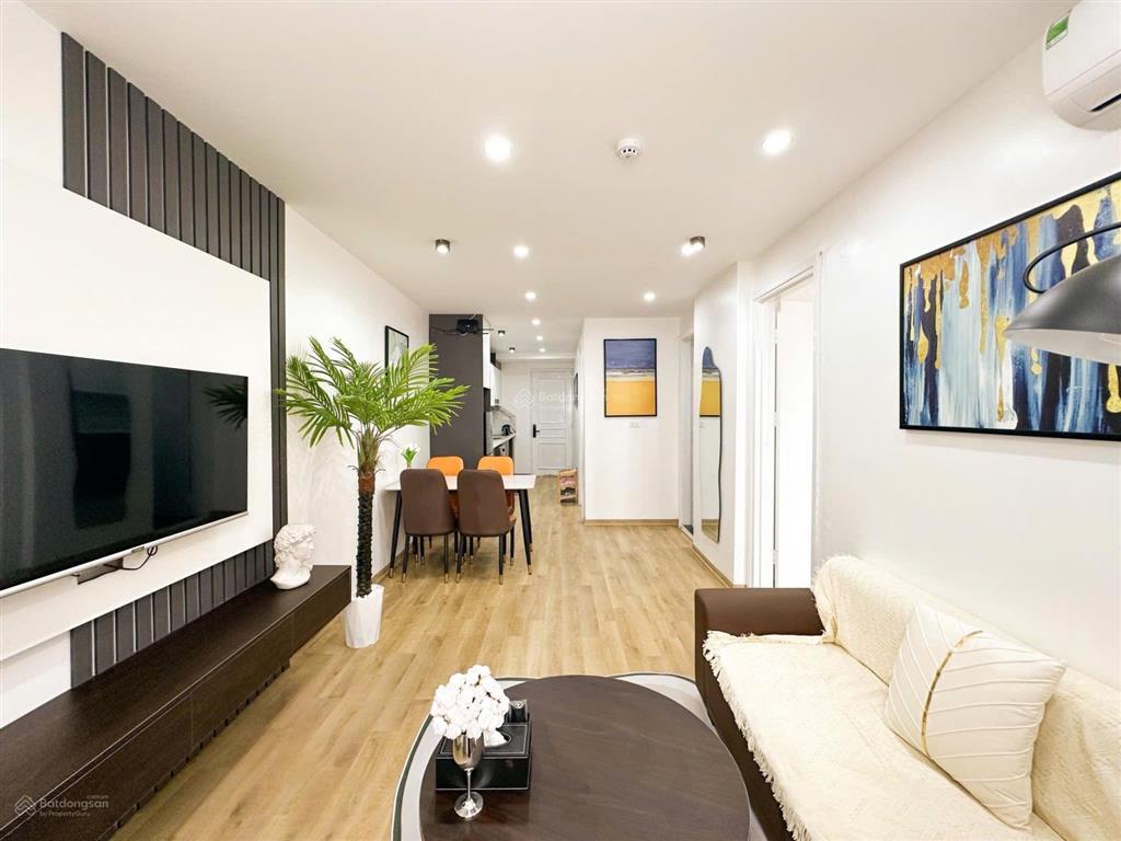 Căn hộ 2 ngủ 1 khách 2wc mặt phố giảng võ  gần hồ giảng võ, ga cát linh, full nội thất
