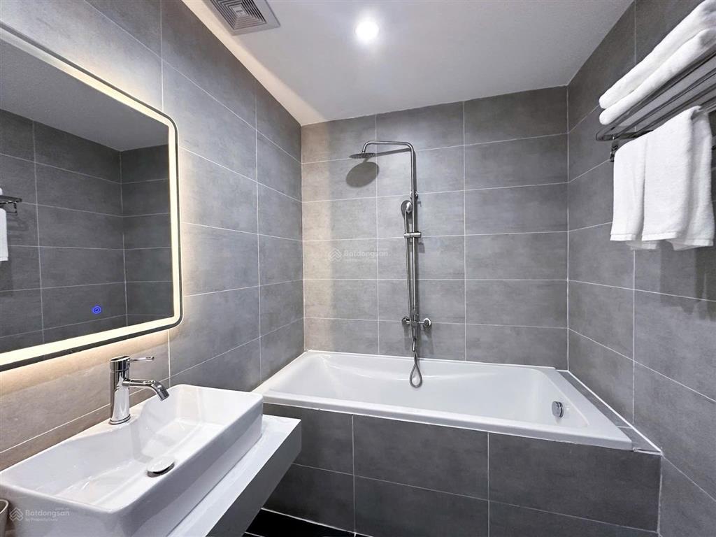 Căn hộ 2 ngủ 1 khách 2wc mặt phố giảng võ  gần hồ giảng võ, ga cát linh, full nội thất