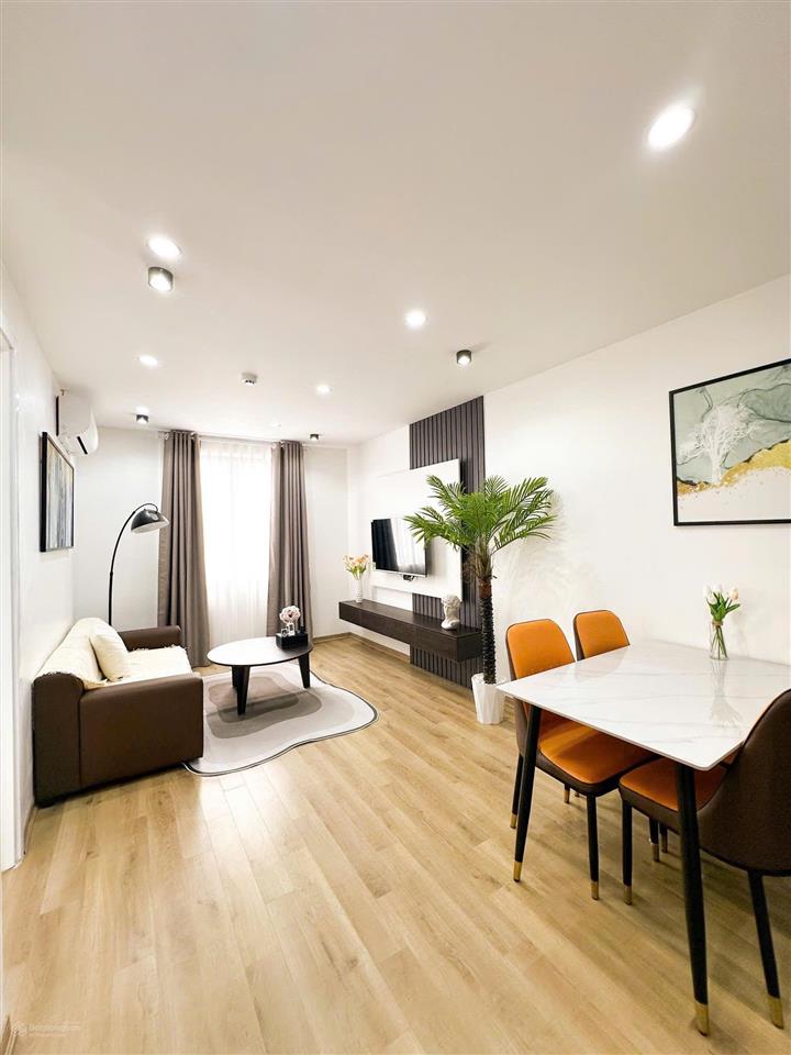 Căn hộ 2 ngủ 1 khách 2wc mặt phố giảng võ  gần hồ giảng võ, ga cát linh, full nội thất