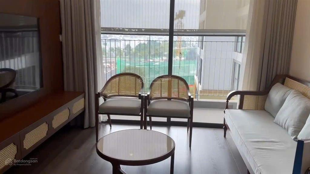 Chủ nhà cần bán căn 06 2n góc tòa r1.01 đn tầng đẹp,view quảng trường. 0986 257 *** ạ