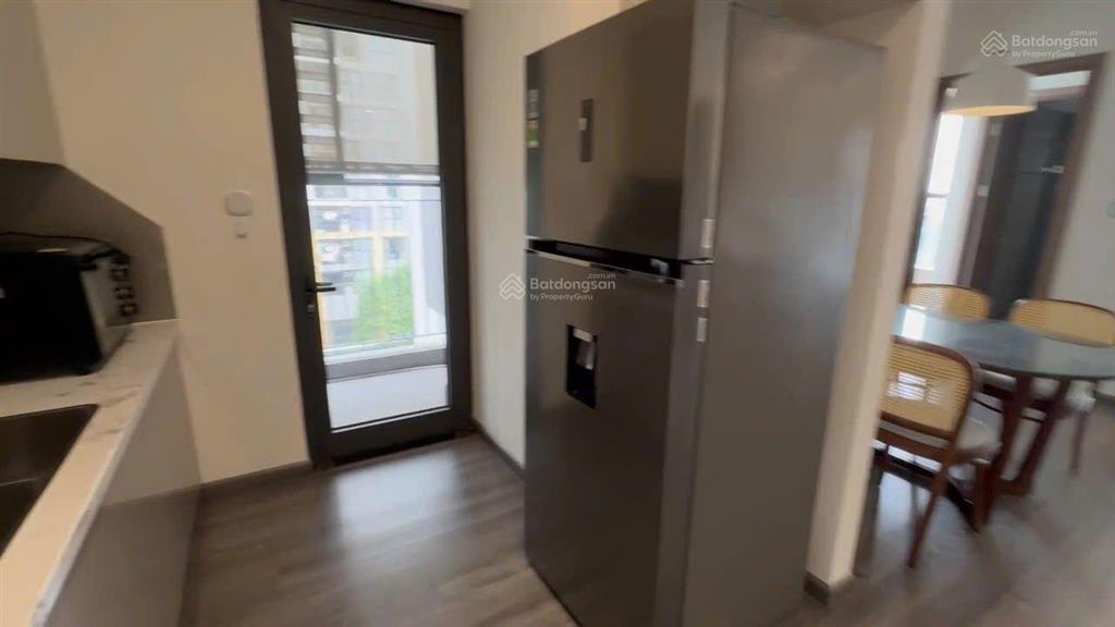 Bán căn hiếm  2pn góc giá tốt tòa r1.01 đn tầng đẹp, view quảng trường.  0986 257 *** ạ