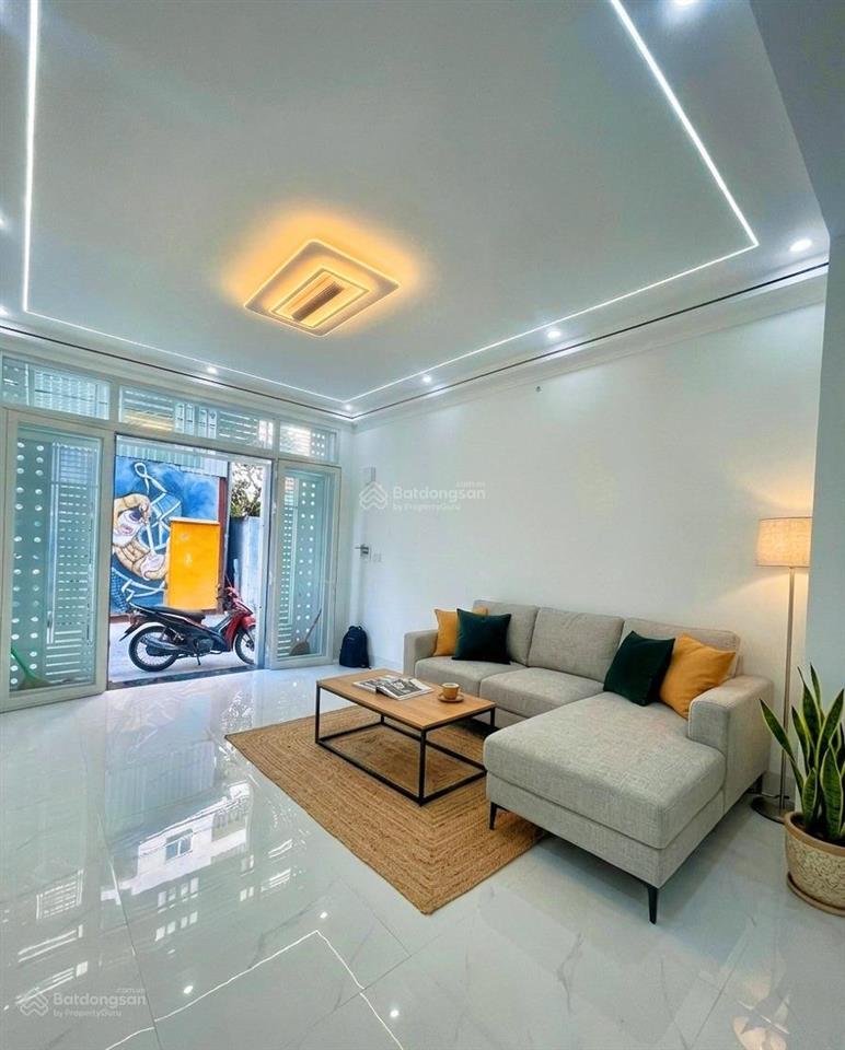 Nhà mới ở ngay 4 tầng btct  hơn 40m2  sổ vuông đẹp  hxh đỗ cửa  cách mt an dương vương 20m.