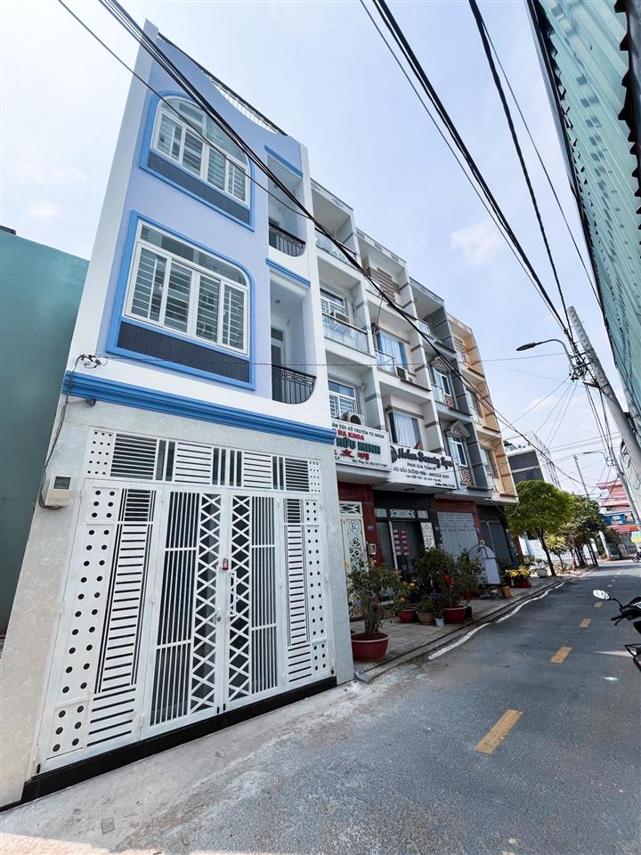 Nhà mới ở ngay 4 tầng btct  hơn 40m2  sổ vuông đẹp  hxh đỗ cửa  cách mt an dương vương 20m.