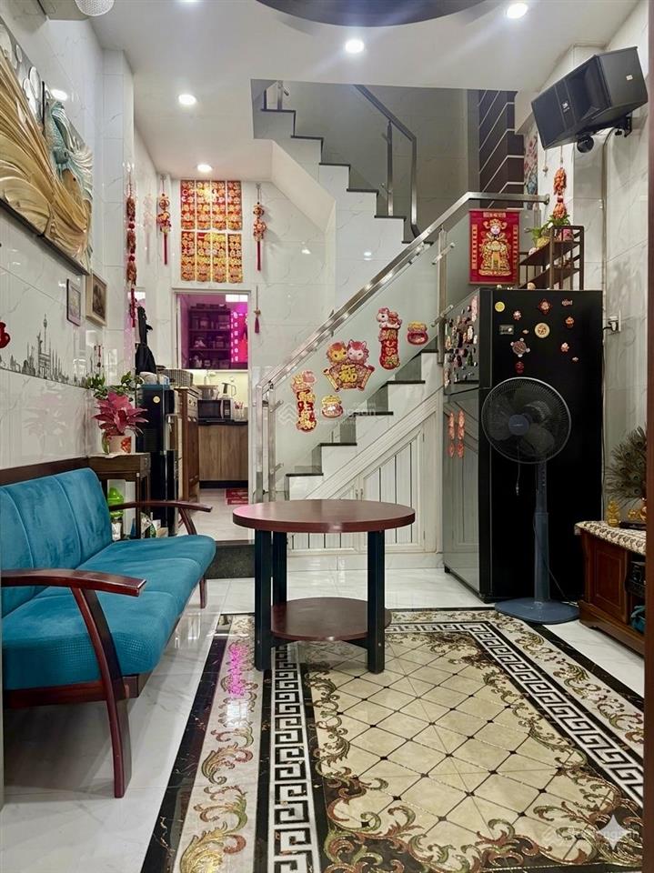 Chủ gửi căn nhà 3 tầng tâm huyết,bao nội thất,hxh thẳng 1 trục,đường phạm phú thứ quận 6,chỉ 5.x tỷ