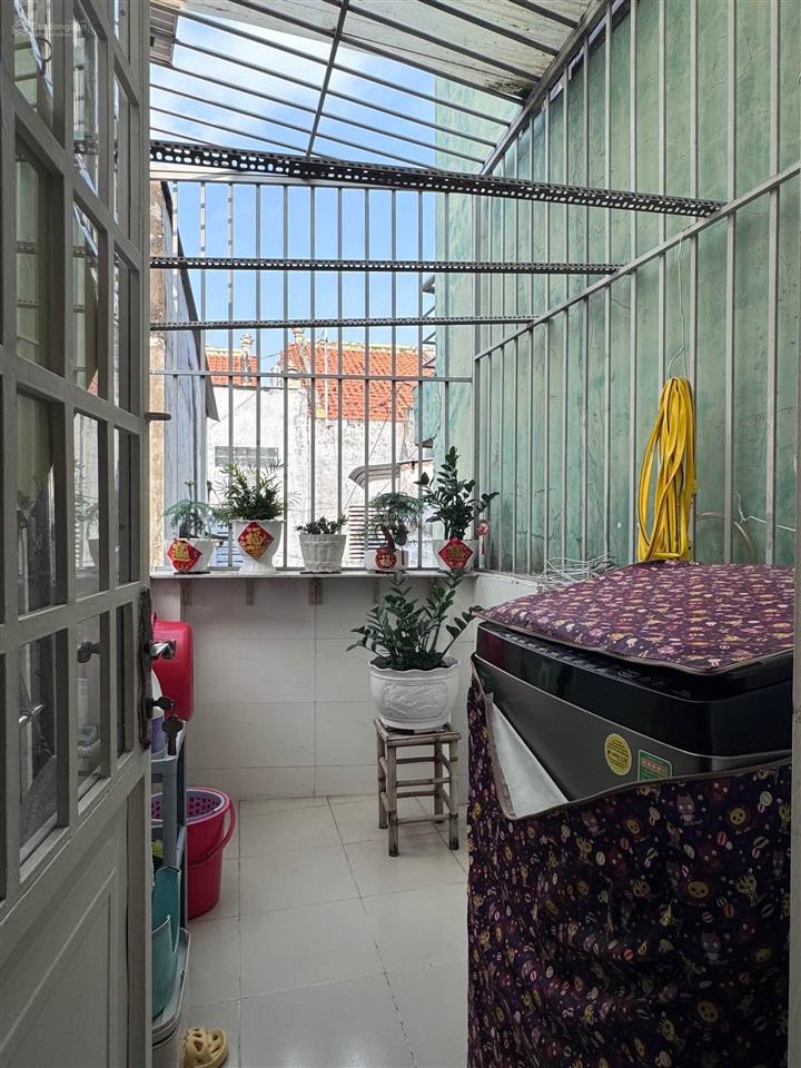 Chủ gửi căn nhà 3 tầng tâm huyết,bao nội thất,hxh thẳng 1 trục,đường phạm phú thứ quận 6,chỉ 5.x tỷ