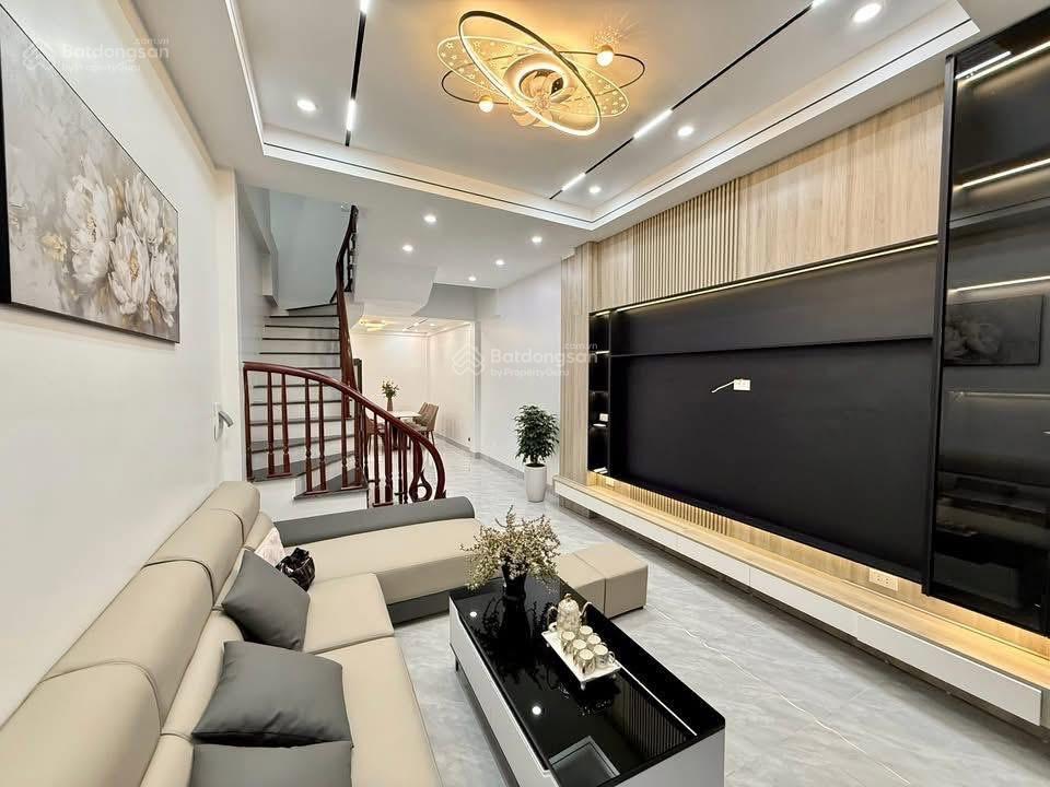 Bán nhà hoàng mai 2 thoáng, 50m ra ô tô, kinh doanh, sổ đẹp, dân xây 40m2 x 5t