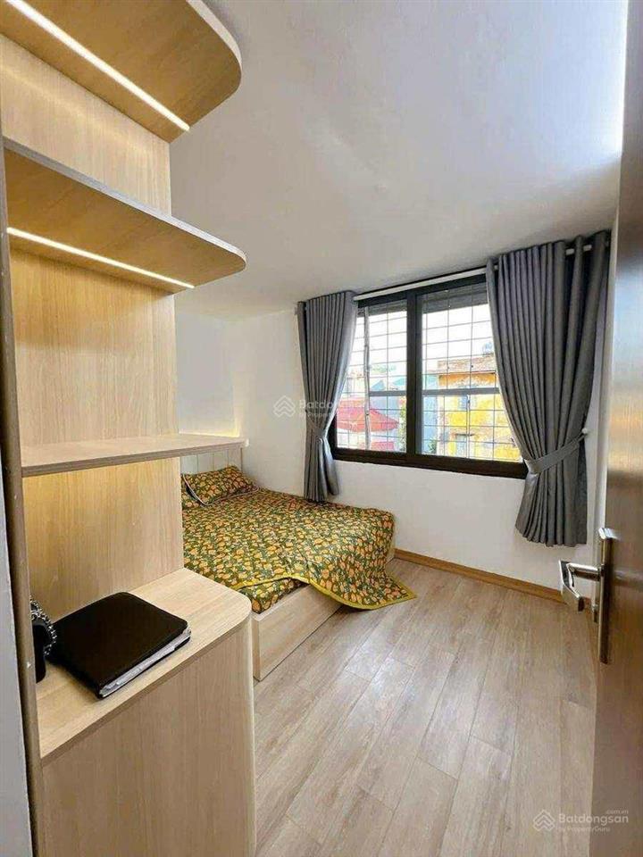 Tập thể đại la, 2 ngủ ban công rộng, bãi ô tô, sổ đỏ chính chủ, nhà đẹp tặng nội thất, 60m2