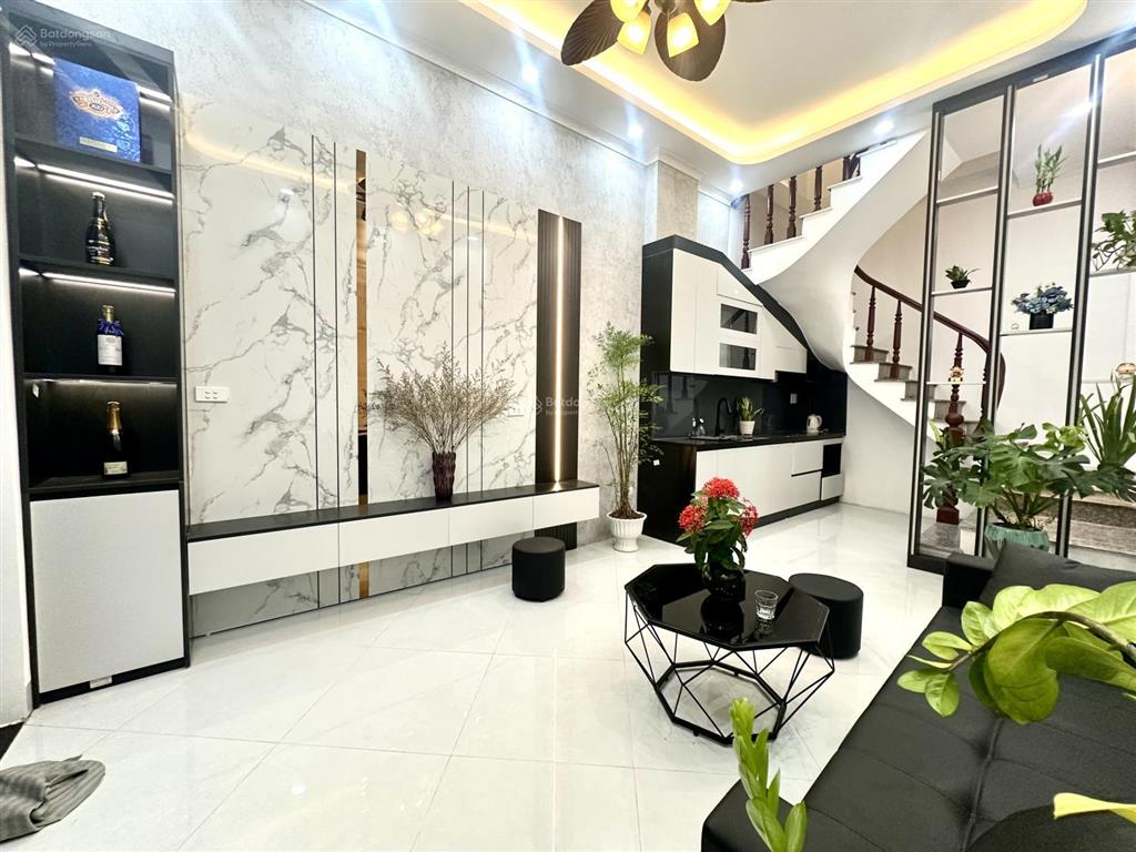 Minh khai 2 thoáng ngõ 3 gác, 5 tầng xây mới, 3 pn tặng nội thất, sđcc, không quy hoạch