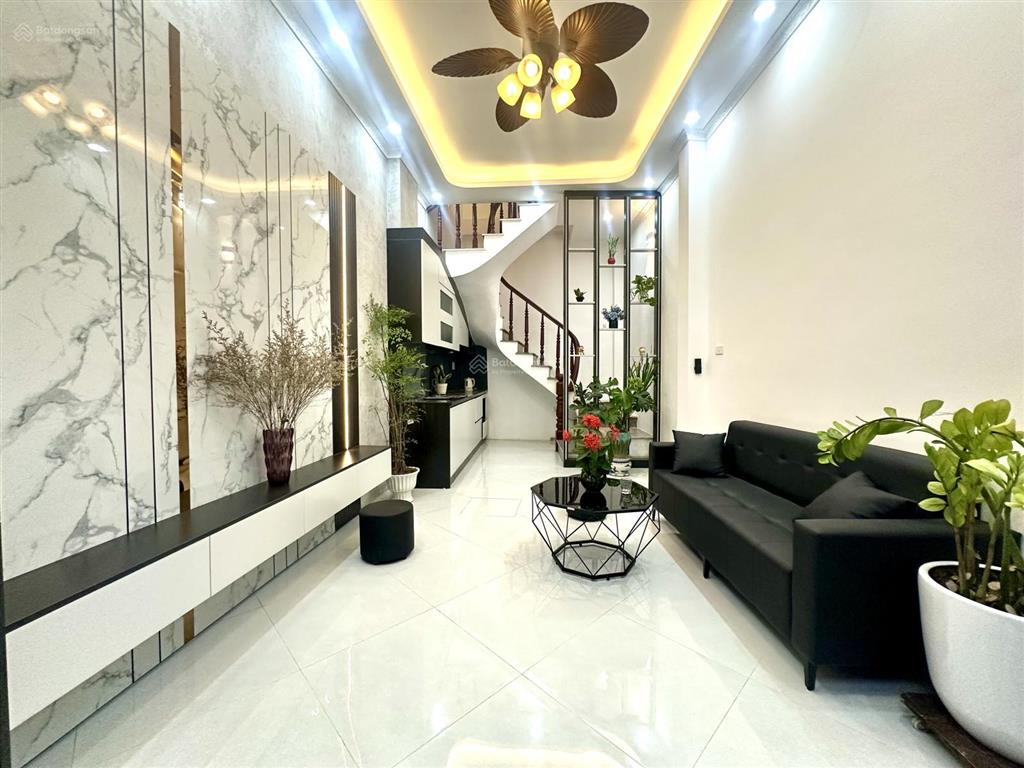 Minh khai 2 thoáng ngõ 3 gác, 5 tầng xây mới, 3 pn tặng nội thất, sđcc, không quy hoạch