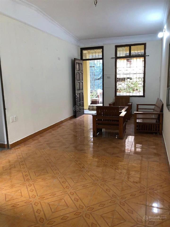Cho thuê nhà tập thể 2 tầng 2 sân 2 bếp 6 phòng 6 người ở 2 hộ gia đình  gia đình nhiều thế hệ ở