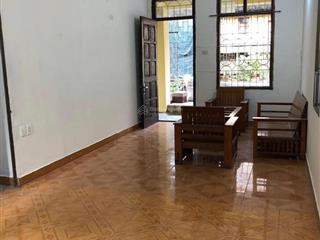 Cho thuê nhà tập thể 2 tầng 2 sân 2 bếp 6 phòng 6 người ở 2 hộ gia đình  gia đình nhiều thế hệ ở