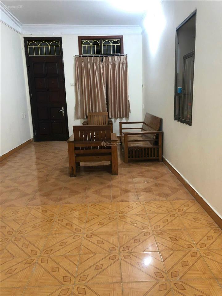 Cho thuê nhà tập thể 2 tầng 2 sân 2 bếp 6 phòng 6 người ở 2 hộ gia đình  gia đình nhiều thế hệ ở