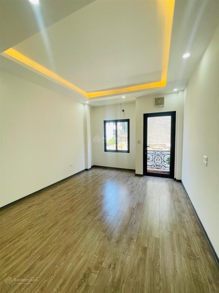 Tin thật! nguyễn đức cảnh, lô góc 20m ra ôtô tránh, mới 5t full nội thất, sân riêng, sổ đẹp, ko qh