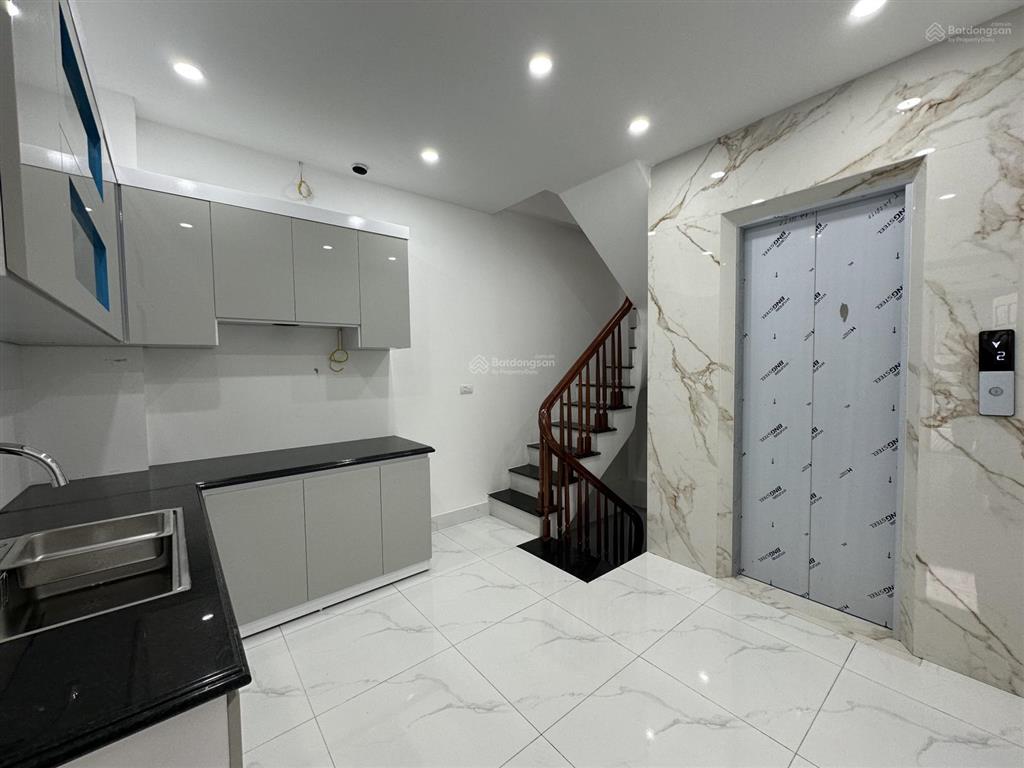 Hoàng mai, vf3 đỗ cửa lô góc, ngõ thông kinh doanh, 6 tầng thang máy, sổ đỏ cc, nhiều tiện ích