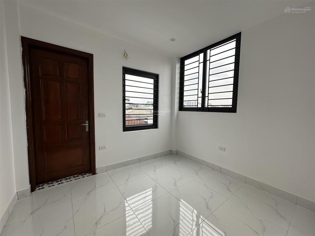 Hoàng mai, vf3 đỗ cửa lô góc, ngõ thông kinh doanh, 6 tầng thang máy, sổ đỏ cc, nhiều tiện ích