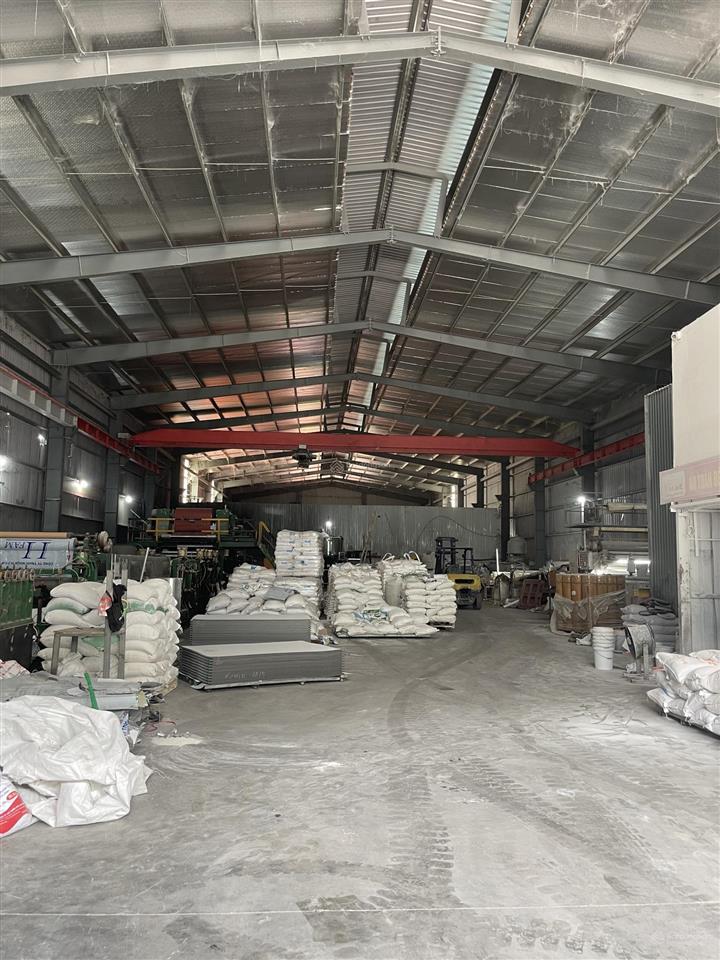 Cho thuê 1500m2 (có cắt lẻ) làm kho chứa hàng trong cụm công nghiệp tại thường tín  hn