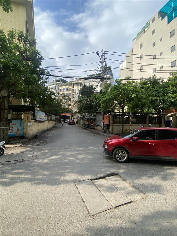 Thanh liệt hoàng mai  50m 5 tầng 6 ngủ  ô tô đỗ cổng  thoáng trước sau 10tỷ2