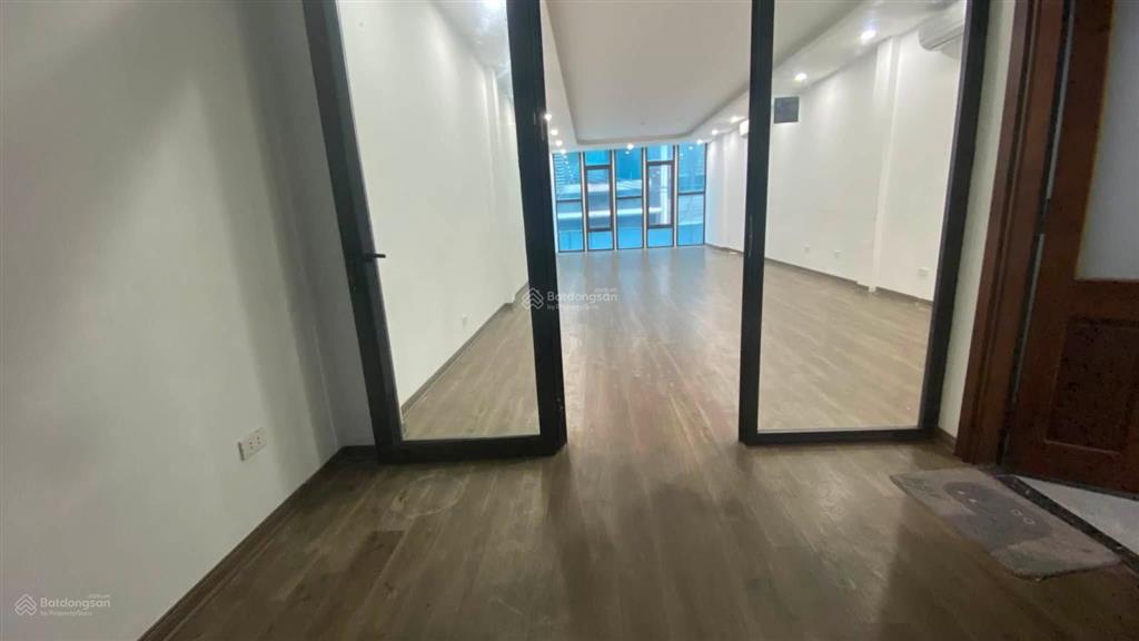 Cho thuê văn phòng trung kính 80m² giá chỉ 13 triệu/tháng, tòa nhà mới, có thang máy
