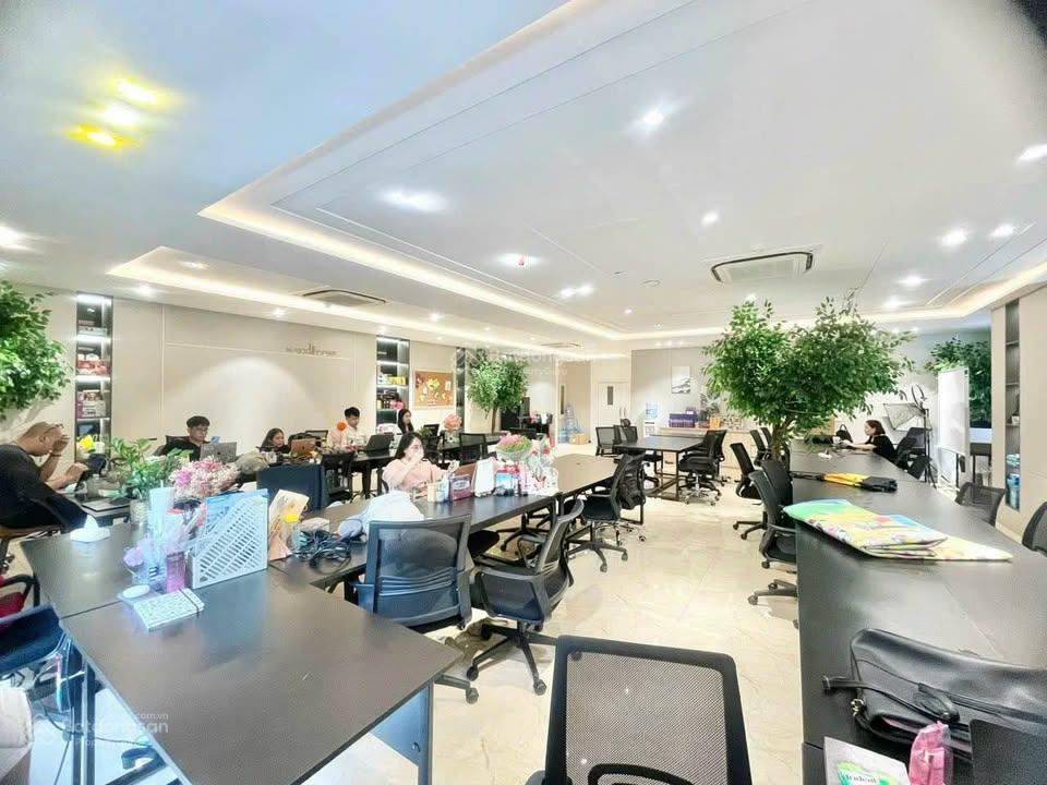 Cho thuê văn phòng lê văn lương 135m² giá chỉ 30 triệu/tháng,
