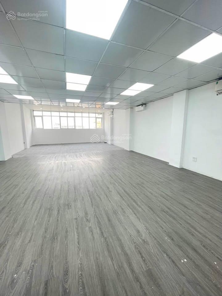 Cho thuê văn phòng trần thái tông 100m², giá chỉ 20 triệu/tháng, sàn đẹp, thông sàn, ô tô đỗ