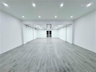 Cho thuê văn phòng trần thái tông 120m², giá chỉ 20 triệu/tháng, sàn đẹp, thông sàn, ô tô đỗ