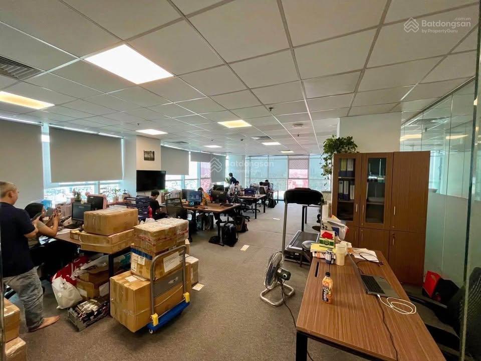 Cho thuê văn phòng phạm hùng  32tr  150m2, full nội thất, hầm xe