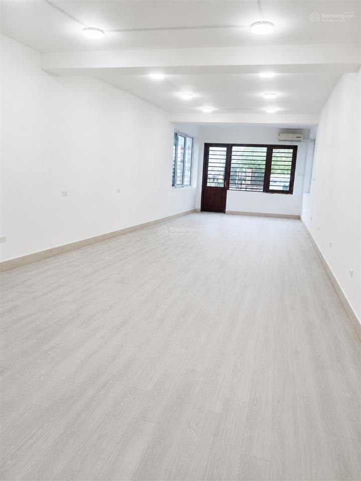 Cho thuê văn phòng xuân thủy 70m² giá chỉ 11 triệu/tháng, 406