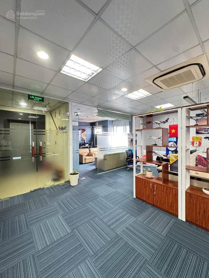 Cho thuê văn phòng đào tấn 135m² giá 20 triệu/tháng, gần lotte, chia sẵn 3 phòng