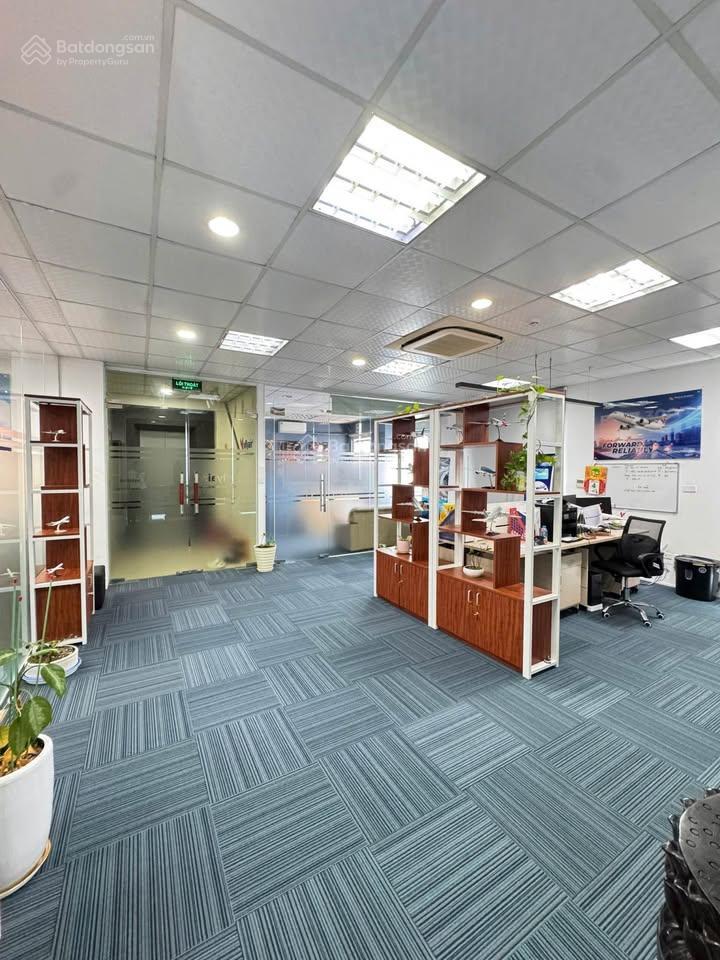 Cho thuê văn phòng đào tấn 135m² giá 20 triệu/tháng, gần lotte, chia sẵn 3 phòng