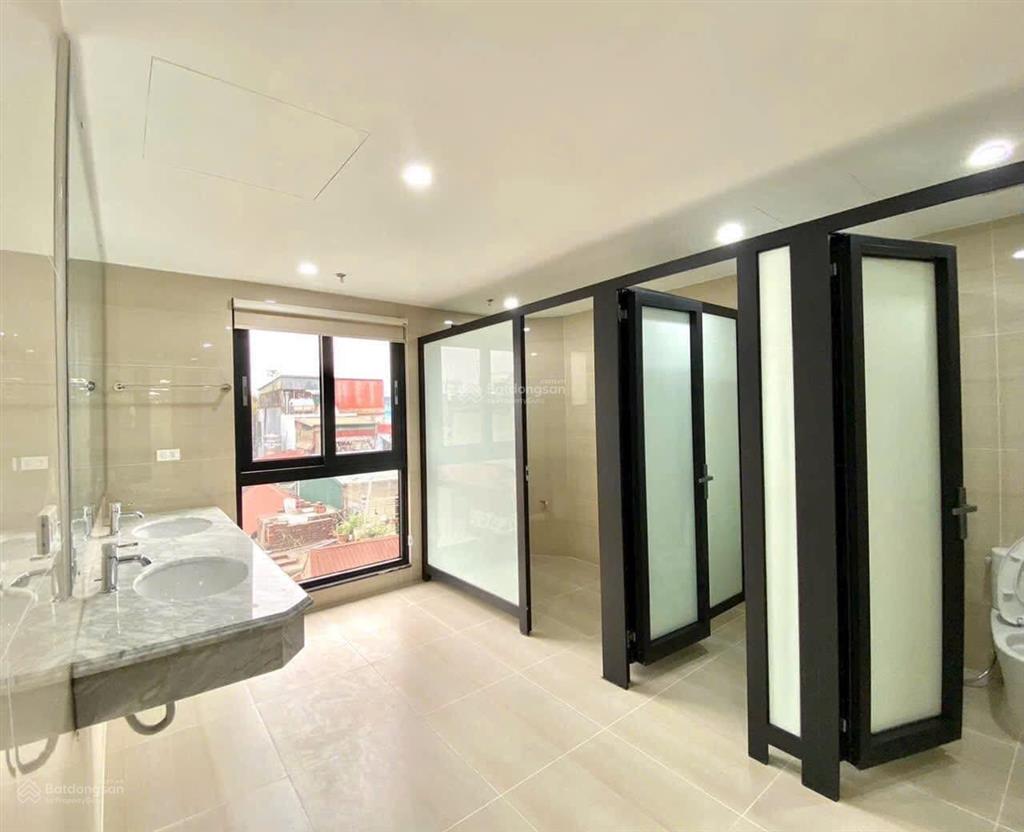 Cho thuê văn phòng đại la 110m² giá chỉ 26 triệu/tháng, tòa nhà đẹp, hầm xe