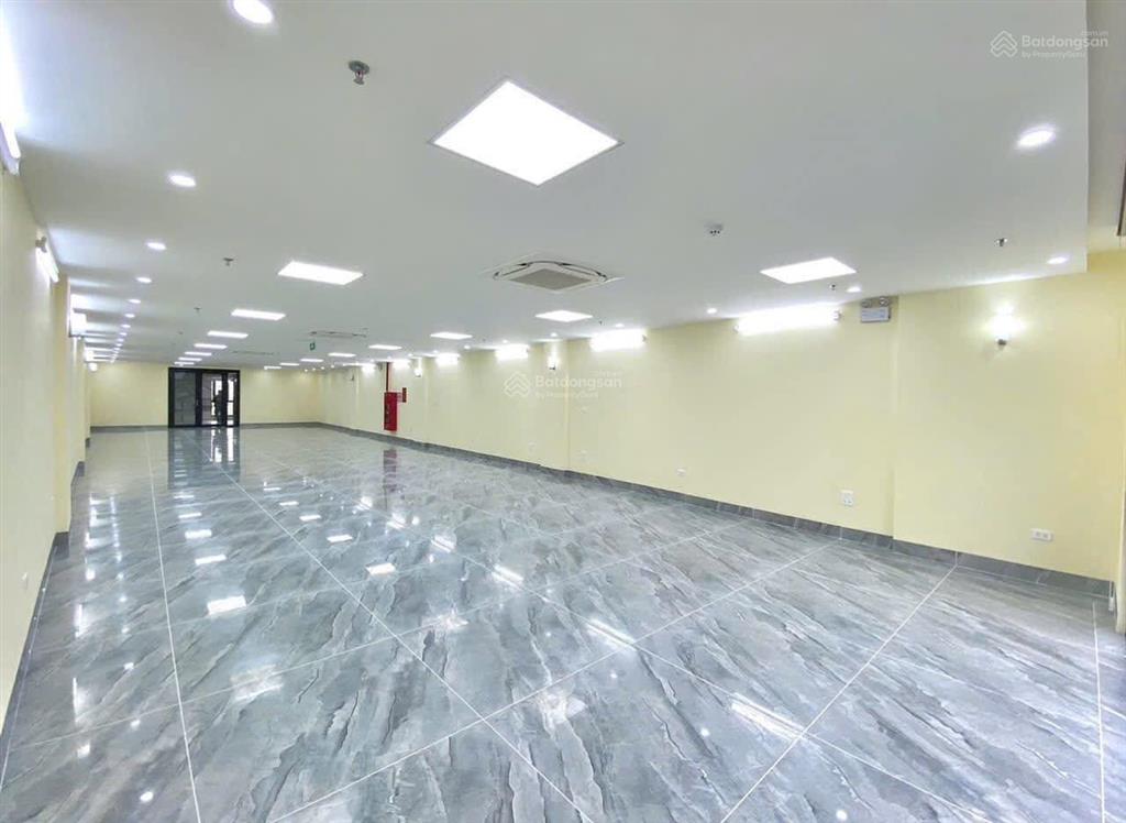 Cho thuê văn phòng đại la 110m² giá chỉ 26 triệu/tháng, tòa nhà đẹp, hầm xe