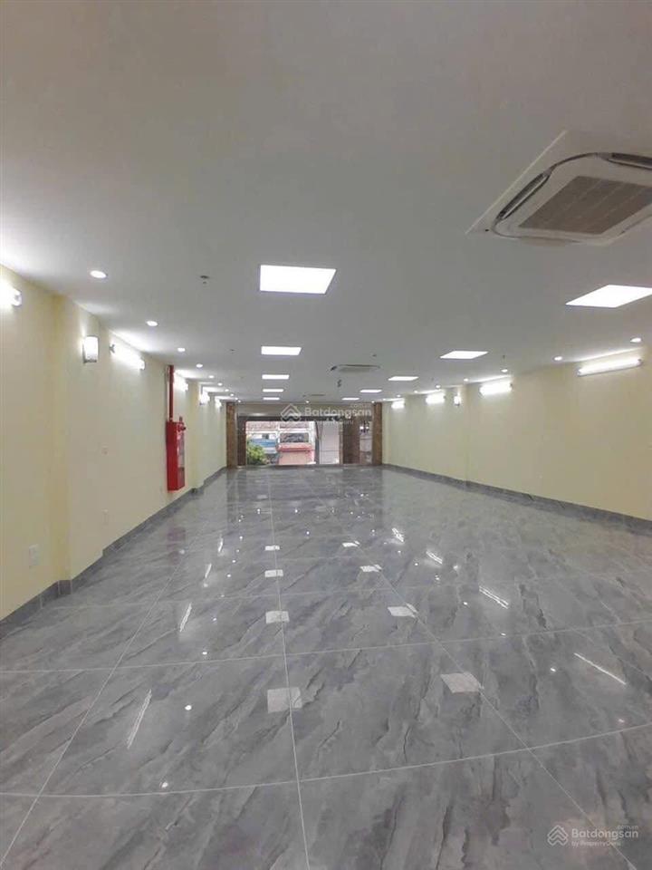 Cho thuê văn phòng đại la 110m² giá chỉ 26 triệu/tháng, tòa nhà đẹp, hầm xe