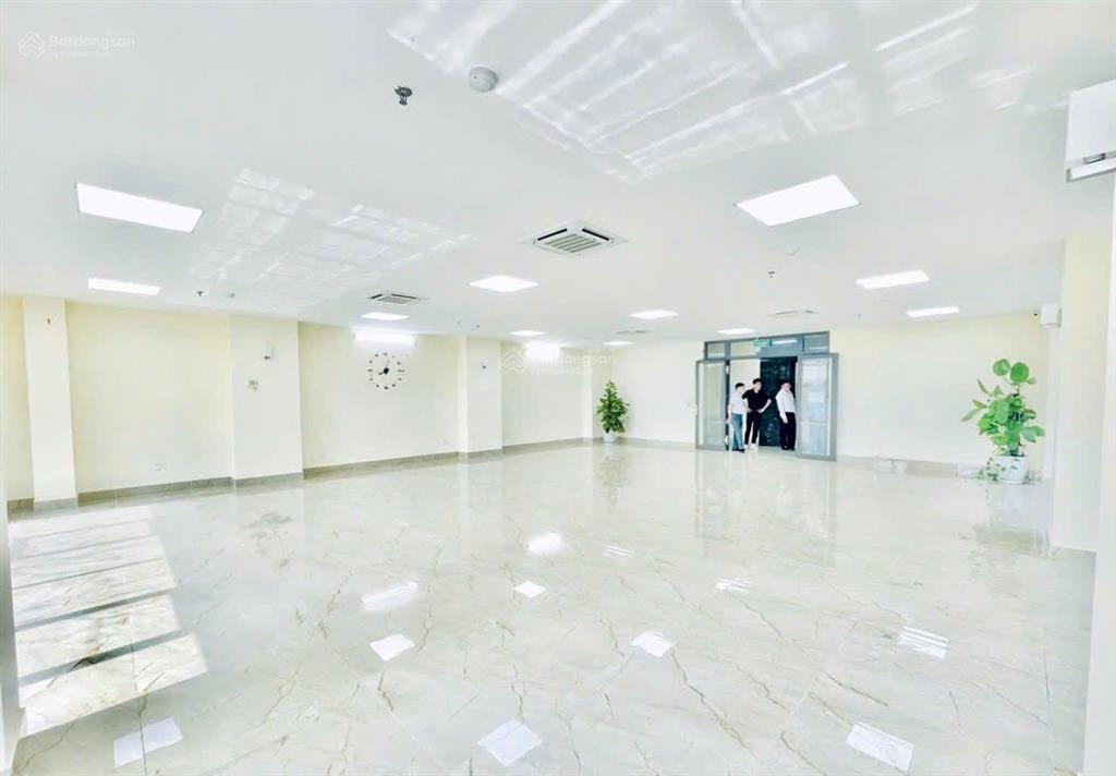 Cho thuê văn phòng ngụy như kon tum 135m² giá 25 triệu/tháng, sàn đẹp, vị trí thuận tiện