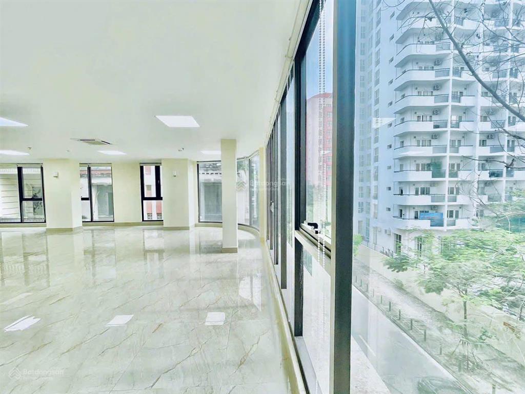 Cho thuê văn phòng ngụy như kon tum 135m² giá 25 triệu/tháng, sàn đẹp, vị trí thuận tiện