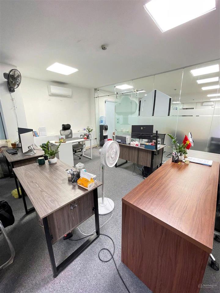 Cho thuê văn phòng vũ trọng phụng 130m² giá 22 triệu/tháng, sàn rộng, vị trí đẹp