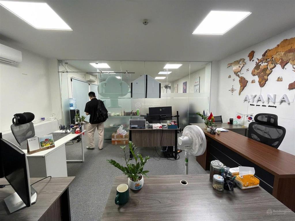 Cho thuê văn phòng vũ trọng phụng 130m² giá 22 triệu/tháng, sàn rộng, vị trí đẹp