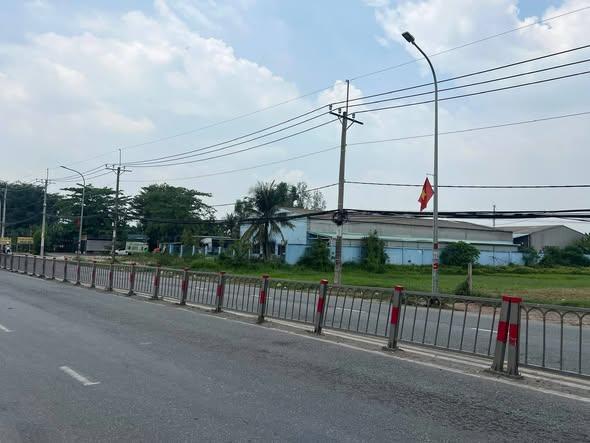 Bán nhà mặt tiền 8.800m2 giá 45 tỷ Đường Lỉnh Lộ 8