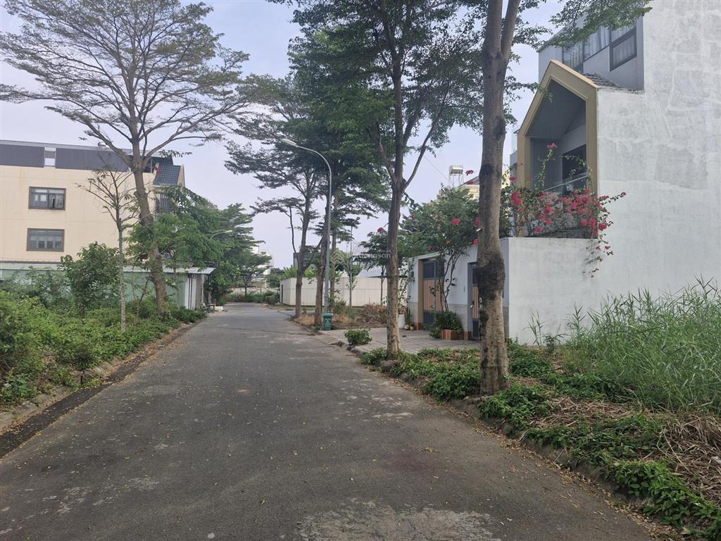 Giá đầu tư chỉ 9,6 tỷ diện tích 160m(820) sổ sẵn. khu dân cư thời báo kinh tế đường bưng ông thoàn