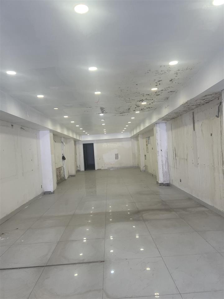 Bán toà 5 tầng nhà mặt tiền sầm uất đường lũy bán bích 5x40 giá chỉ 34,5 tỷ ngay ngã tư vườn lài
