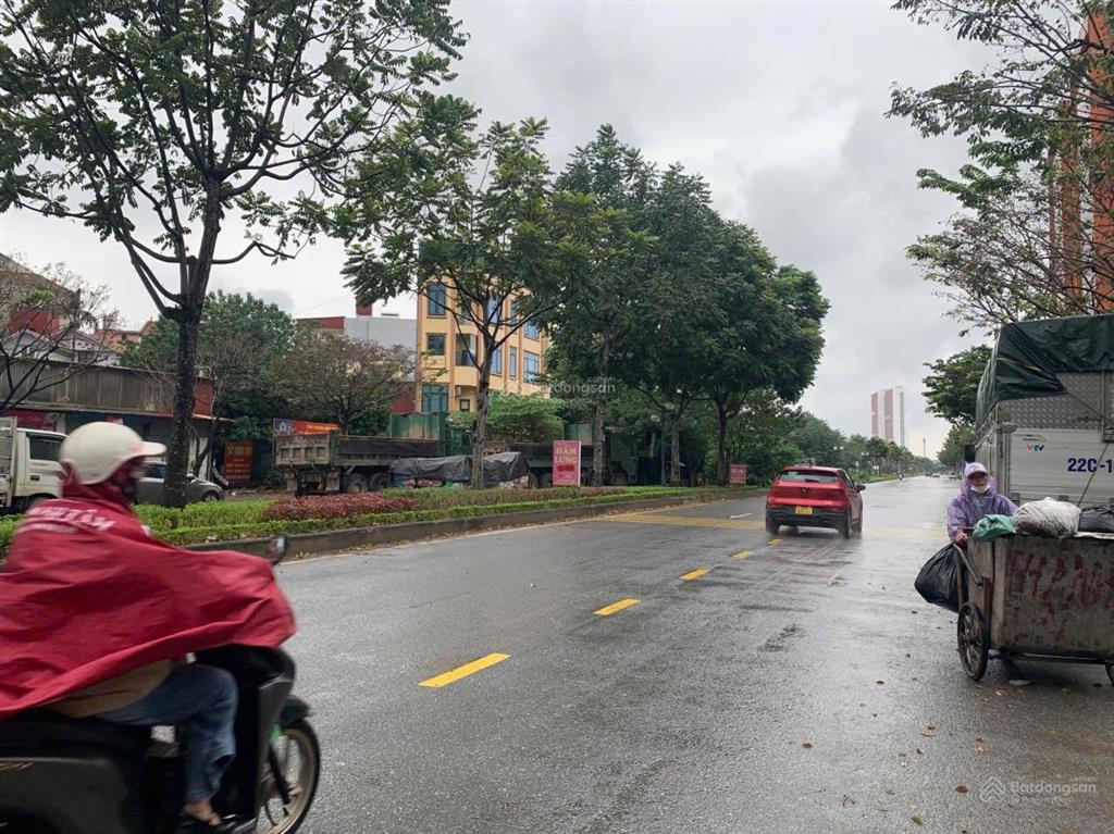 Bán gấp đất phố lê trọng tấn, dt 200m2, kinh doanh, 2 mặt tiền, không lỗi, vỉa hè rộng, chỉ 67,5 ty