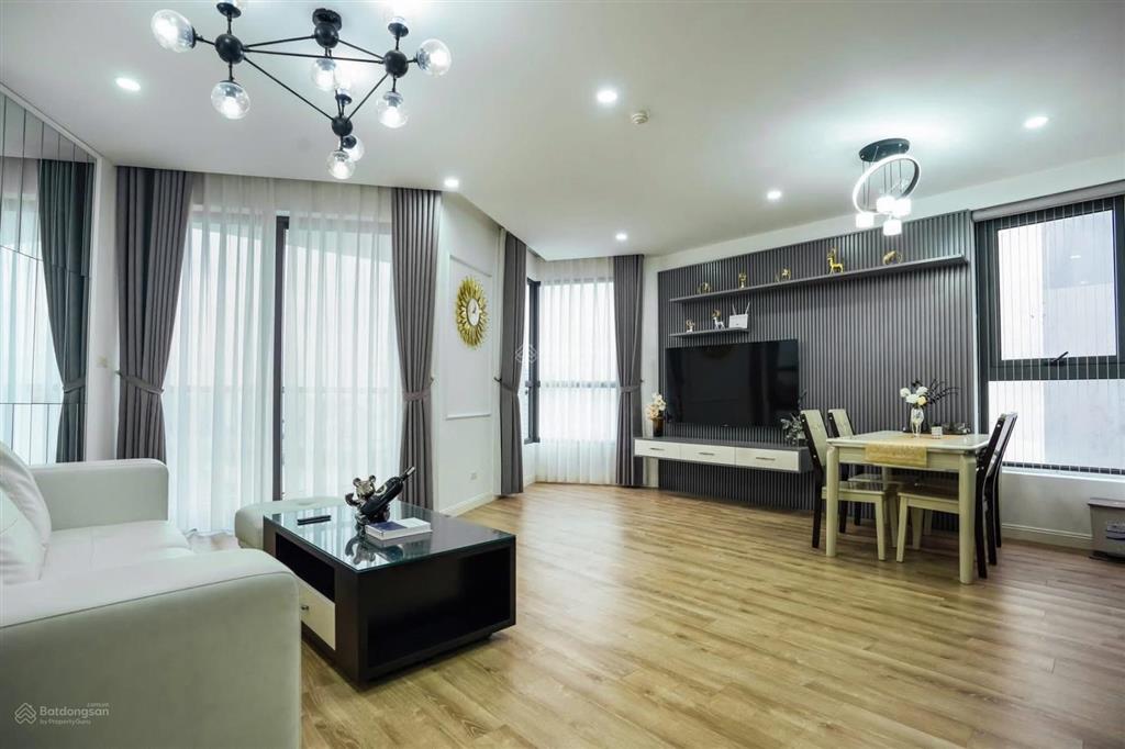 Chính chủ cần bán căn hộ 3 ngủ full nội thất chung cư green bay premium hoàng quốc việt hạ long .