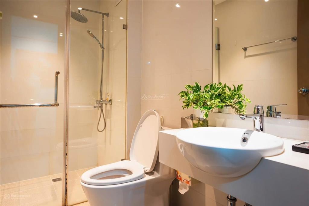 Chính chủ cần bán căn hộ 3 ngủ full nội thất chung cư green bay premium hoàng quốc việt hạ long.