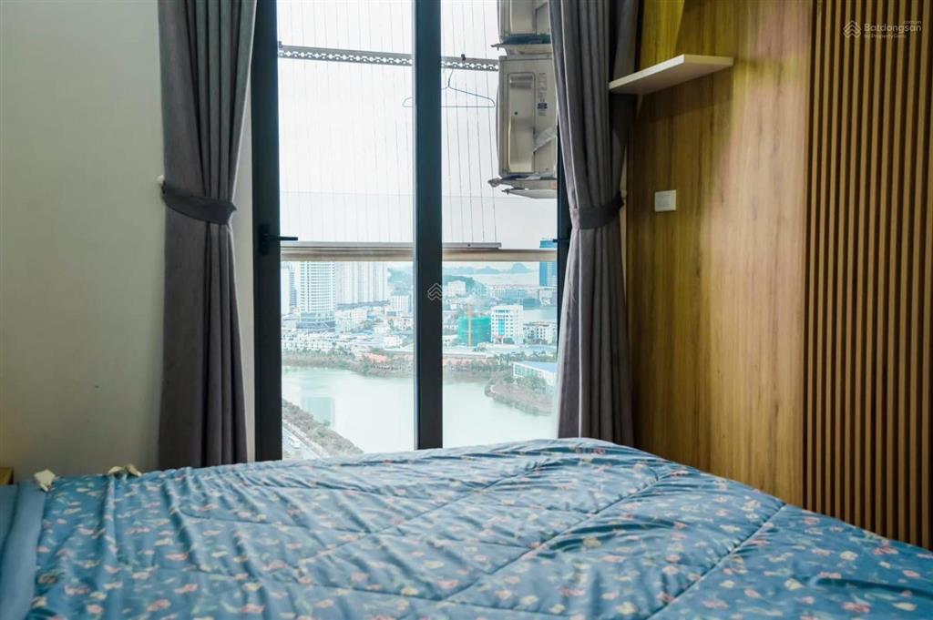 Chính chủ cần bán căn hộ 3 ngủ full nội thất chung cư green bay premium hoàng quốc việt hạ long.