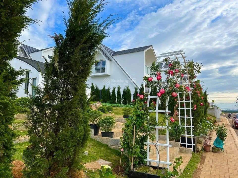 Bán gấp villa nghỉ dưỡng chỉ 3,65tỷ, full nội thất mới, sổ sẵn, thuê lại 3 năm, ngay cạnh hồ ngọc.