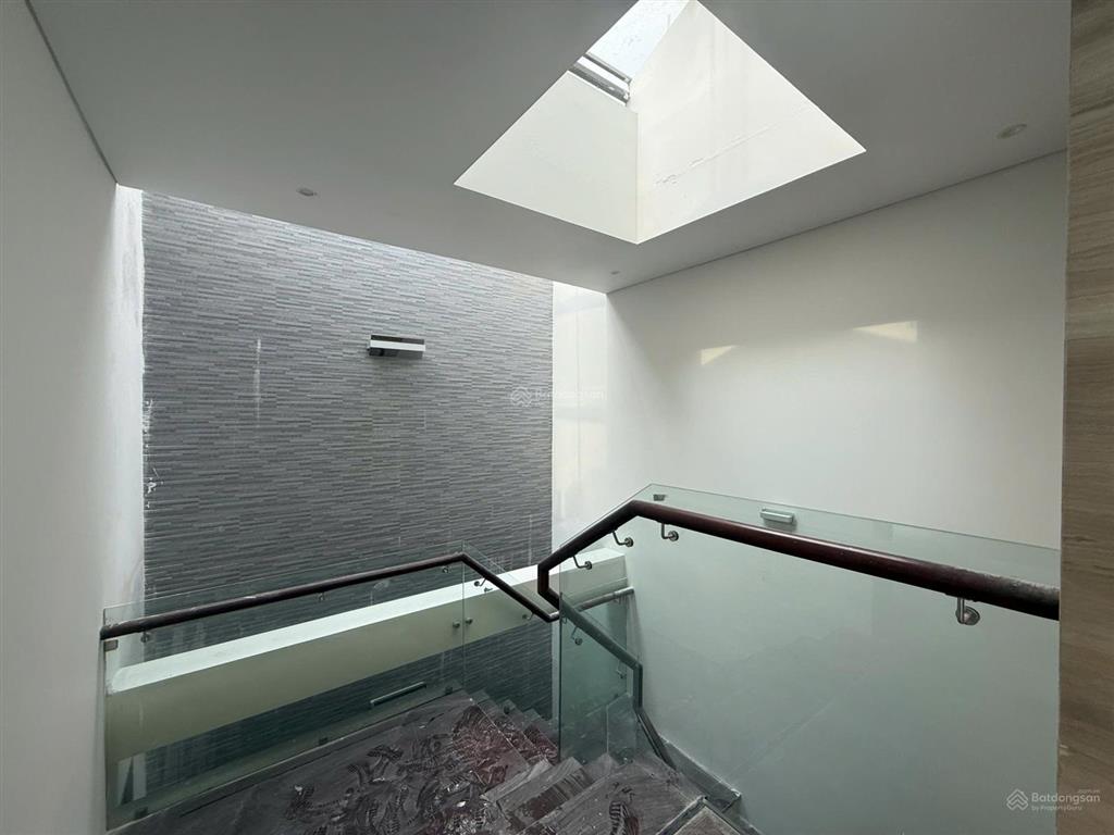 Cho thuê biệt thự lô góc khu đô thị mới cổ nhuế, bắc từ liêm, hà nội, 220m2, 4 tầng 1 hầm 55 triệu.