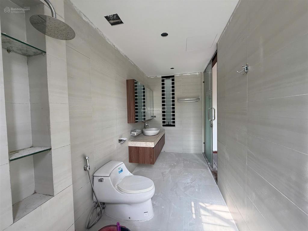 Cho thuê biệt thự lô góc khu đô thị mới cổ nhuế, bắc từ liêm, hà nội, 220m2, 4 tầng 1 hầm 55 triệu.